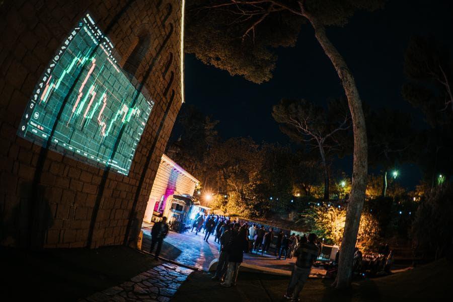 Instalación de arte con proyecciones en Dext Force