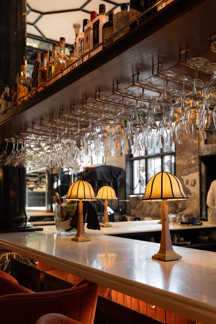 MERY — ambiente de bar